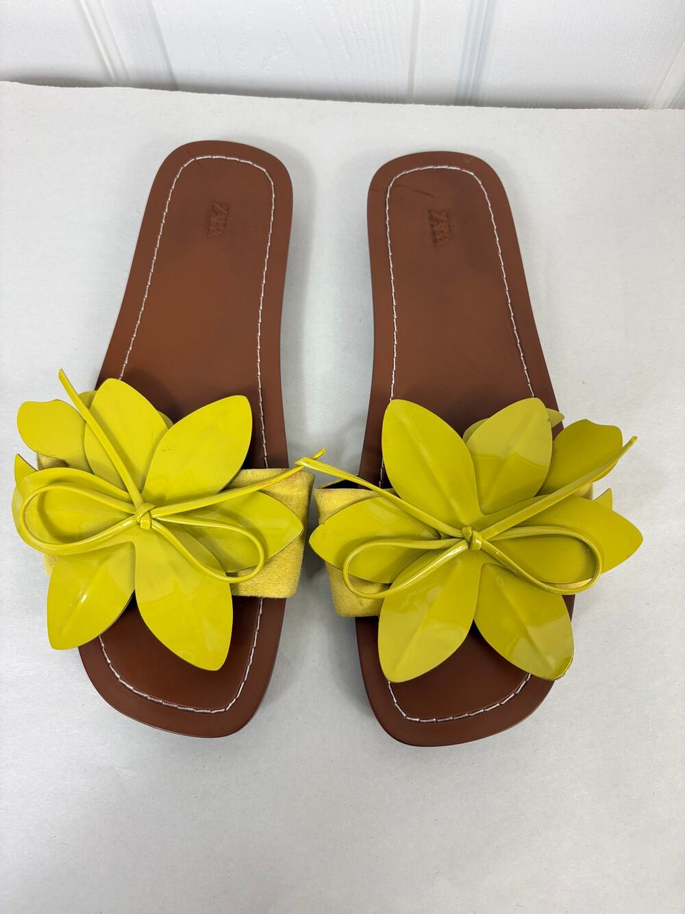 Zara Lime Green Flat Sandals Size 9 NWOB